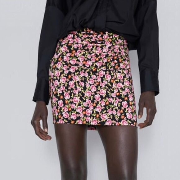 ZARA Pink Rose Print Ruched Mini Skirt - Picture 1 of 4